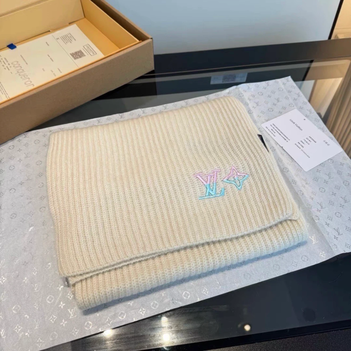 Cream White Gradient Embroidery Knit Beanie & Scarf Set